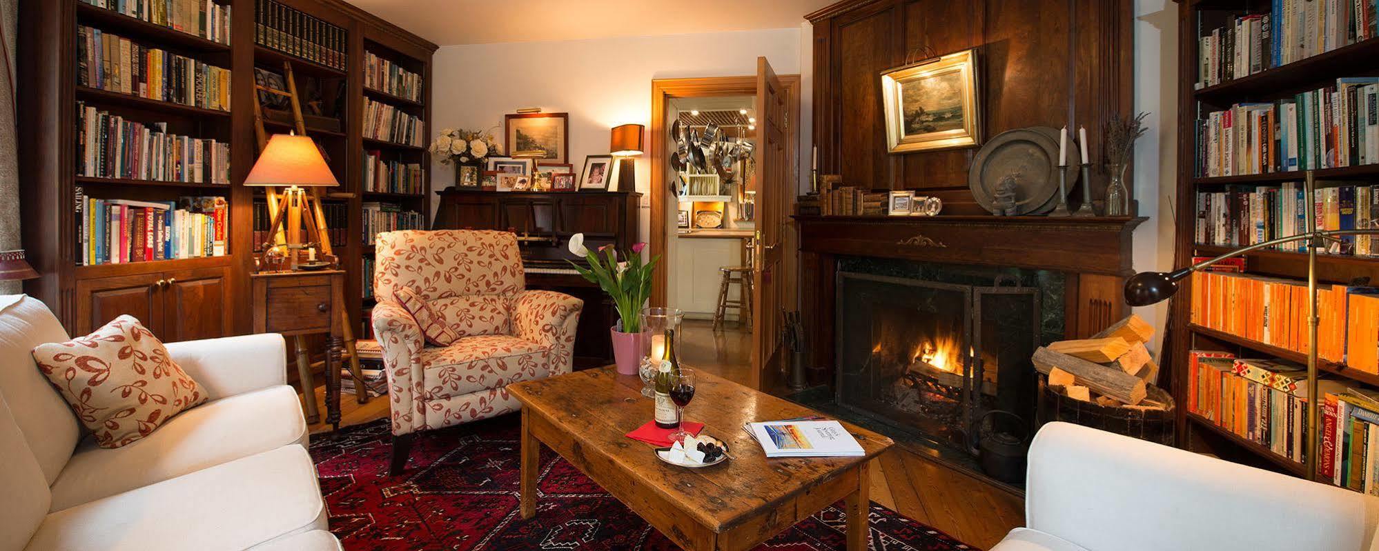Minette Bay Lodge Kitimat Eksteriør billede
